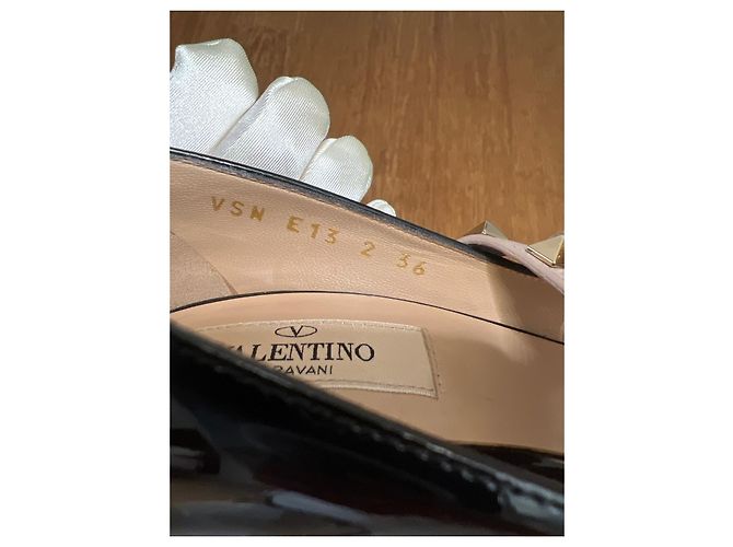 Décolleté Rockstud Valentino Garavani con cinturino caviglia vernice nera - vista 5