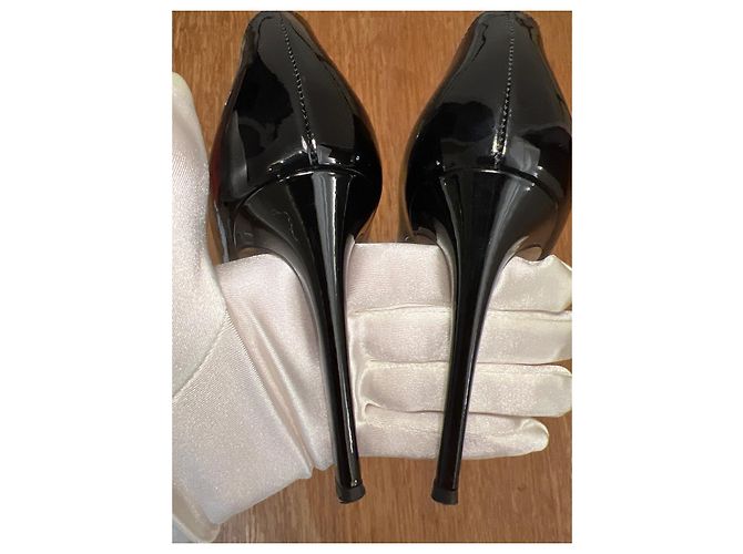 Décolleté Rockstud Valentino Garavani con cinturino caviglia vernice nera - vista 6