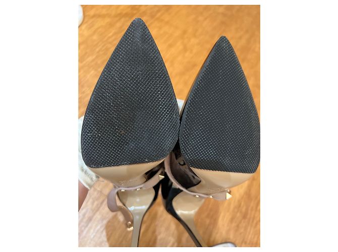 Décolleté Rockstud Valentino Garavani con cinturino caviglia vernice nera - vista 9