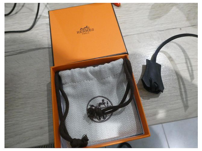 clochette , cerniera per il nuovo lucchetto Hermès per la scatola del sacchetto per la polvere della borsa Hermès - vista 4