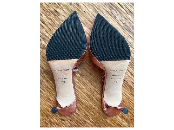 Sergio Rossi Godiva Slingbacks en cuir martelé rose clair - vue 7