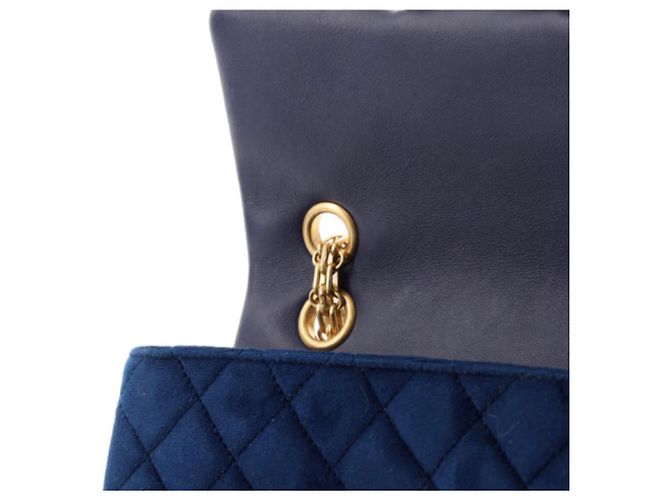 Chanel 2019 MINI VELLUTO BLU TRAPUNTATO 2.55 Reissue 224 borsa con patta Blu navy Gold hardware - vista 10