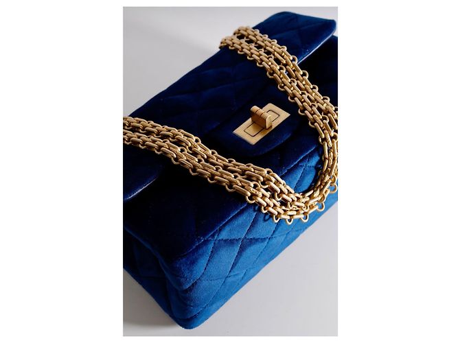 Chanel 2019 MINI VELLUTO BLU TRAPUNTATO 2.55 Reissue 224 borsa con patta Blu navy Gold hardware - vista 3