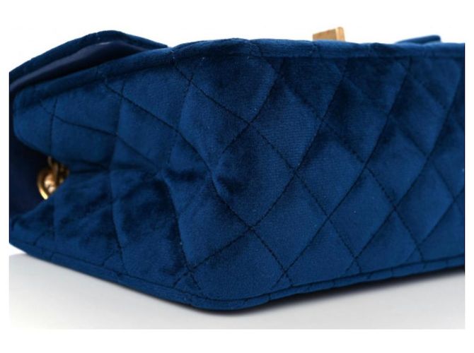 Chanel 2019 MINI VELLUTO BLU TRAPUNTATO 2.55 Reissue 224 borsa con patta Blu navy Gold hardware - vista 6