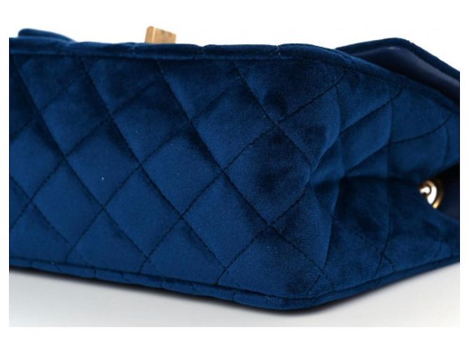 Chanel 2019 MINI VELLUTO BLU TRAPUNTATO 2.55 Reissue 224 borsa con patta Blu navy Gold hardware - vista 7