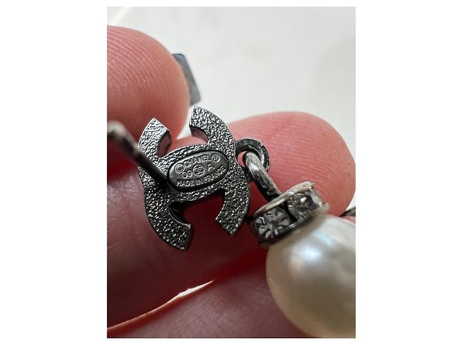 Coco Crush Chanel CC Ohrringe Anthrazit Metall und Perle Anthrazitgrau - Ansicht 7