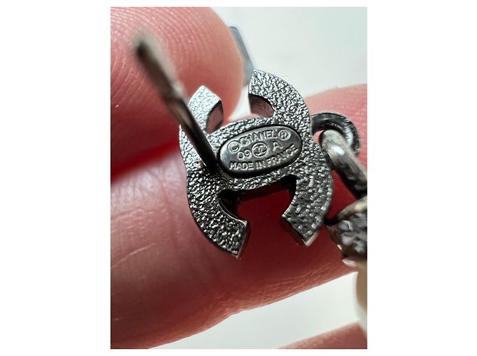 Coco Crush Chanel CC Ohrringe Anthrazit Metall und Perle Anthrazitgrau - Ansicht 8