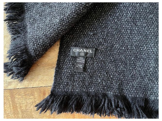Sciarpa o stola 100% Chanel in cashmere Nero Grigio antracite - vista 4