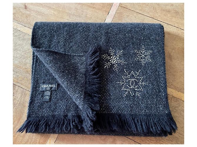 Sciarpa o stola 100% Chanel in cashmere Nero Grigio antracite - vista 8