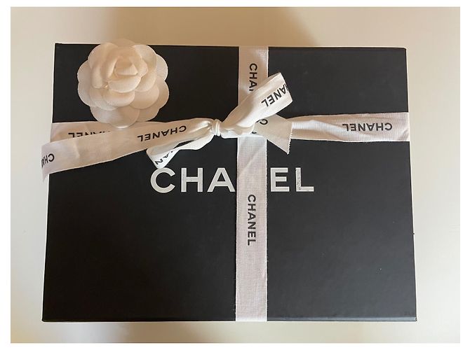 Borsa a mano Chanel Boy in pelle nera Nero - vista 18
