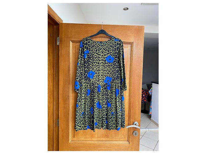 Vestido de seda Essentiel Antwerp Verde - vista 2