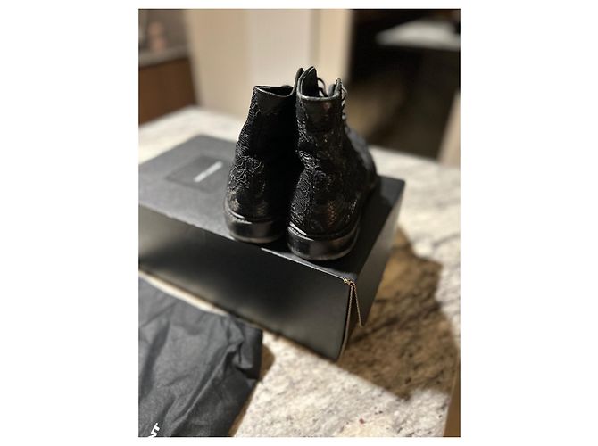 Botas Saint Laurent de cuero negro con encaje - vista 3