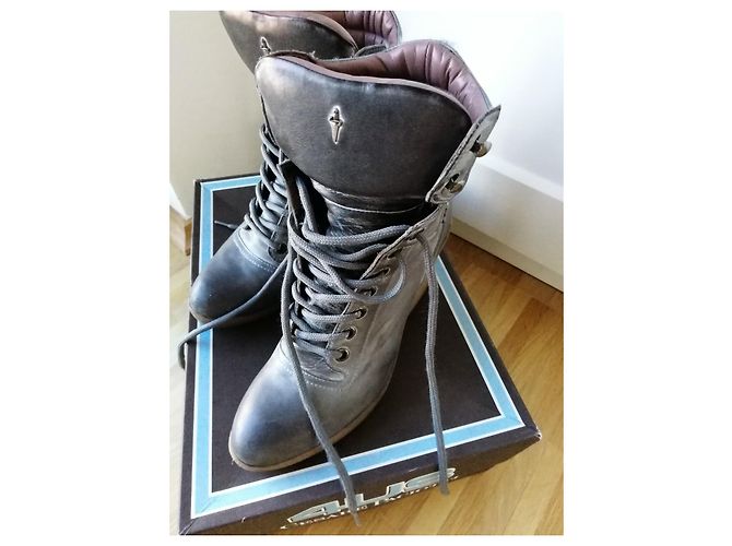 Cesare Paciotti Botin suela de crepe Gris antracita - vista 2