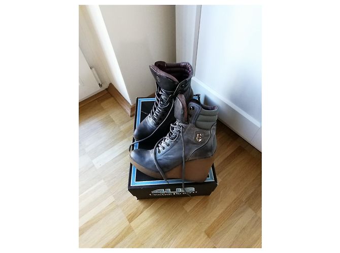 Cesare Paciotti Botin suela de crepe Gris antracita - vista 5