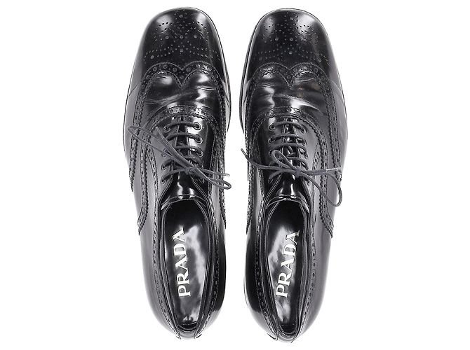 Brogue stringate Prada in pelle verniciata nera - vista 5