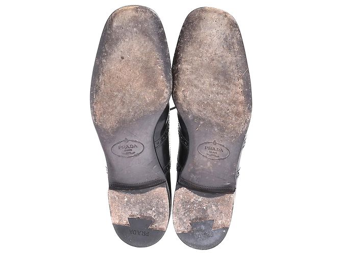 Brogue stringate Prada in pelle verniciata nera - vista 6