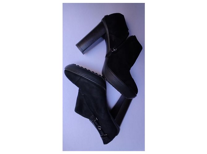 Décolleté Tod's in camoscio nero - vista 2