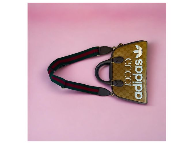 Gucci x Adidas Borsa Boston Duffle in Pelle Caramello - vista 2