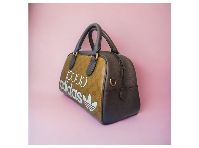 Gucci x Adidas Borsa Boston Duffle in Pelle Caramello - vista 3