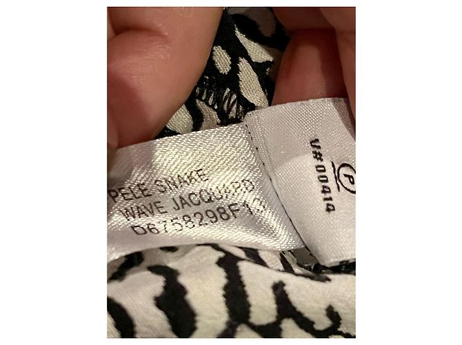 Diane Von Furstenberg Vestido blanco y negro con estampado de serpiente ondulado de DvF Pele - vista 3