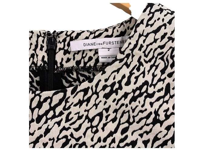 Diane Von Furstenberg Vestido blanco y negro con estampado de serpiente ondulado de DvF Pele - vista 6