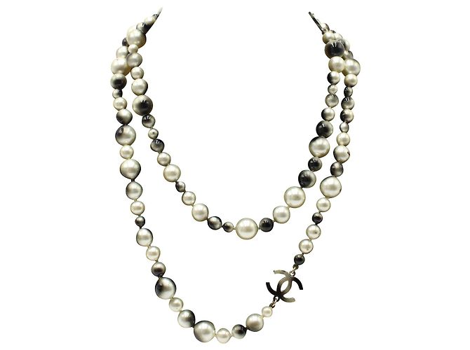 Collar largo de perlas artificiales Chanel en perlas artificiales blancas Blanco Crudo - vista 3