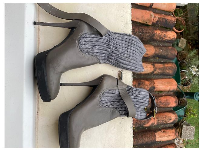 Botines Gucci de piel gris - vista 2