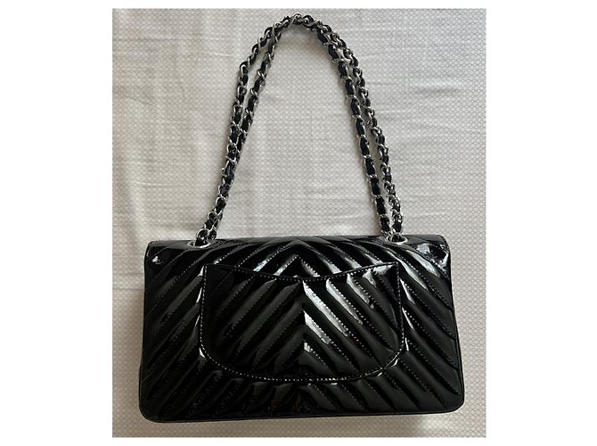 Timeless Borsa Chanel in pelle verniciata nera chevron Nero - vista 2