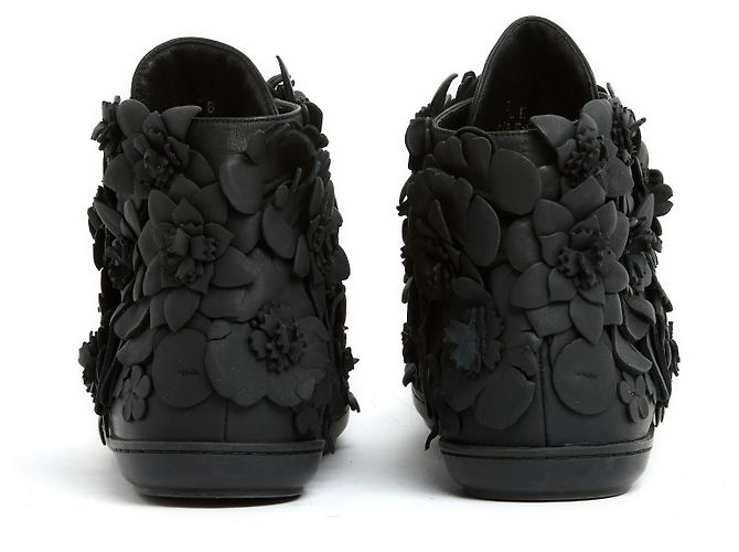 Chanel Mittelhohe schwarze Camelia-Sneaker, EU38 - Ansicht 4
