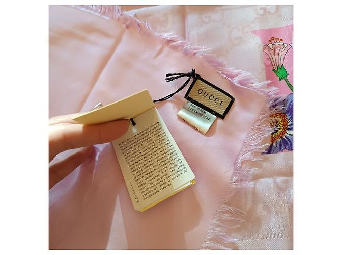 Sciarpa Gucci Rosa Monogramma Floreale in Cashmere e Modal - vista 3