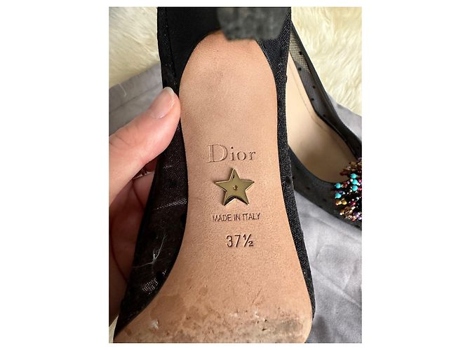 Décolleté Christian Dior in plumetis nero con pompon gioiello 7 cm - vista 4