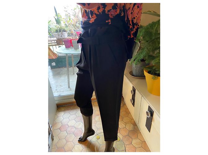 Tara Jarmon Pantalón cropped negro con cinturón - vista 2