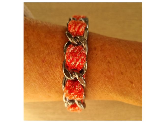 Bracciale rigido CHANEL in metallo con logo CC in tessuto arancione Argento - vista 3