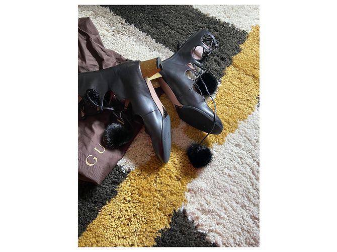 Botas Gucci de piel negra con pompon de visón Negro - vista 5