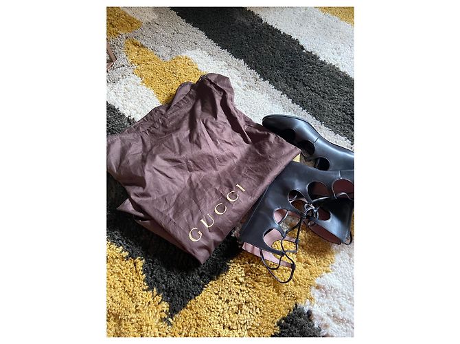 Botas Gucci de piel negra con pompon de visón Negro - vista 9