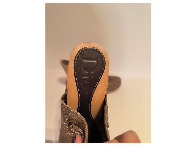 Zoccoli Christian Dior in pelle bronzo - vista 5