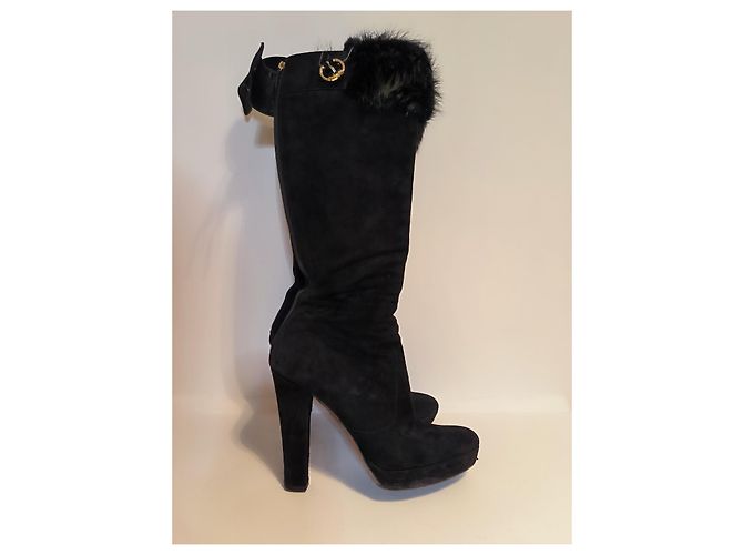 Gucci Stiefel aus schwarzem Wildleder mit Echtfell - Ansicht 3