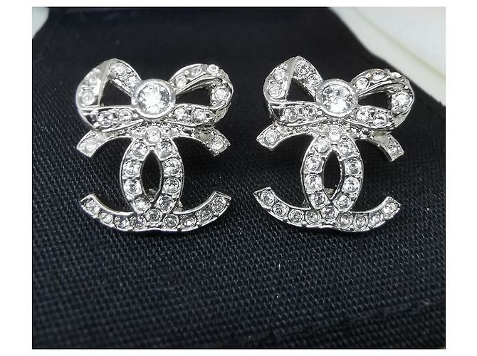 Nastro per orecchini Chanel con logo CC Argento - vista 2