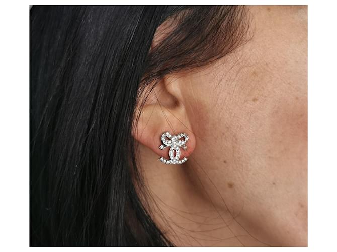 Nastro per orecchini Chanel con logo CC Argento - vista 4