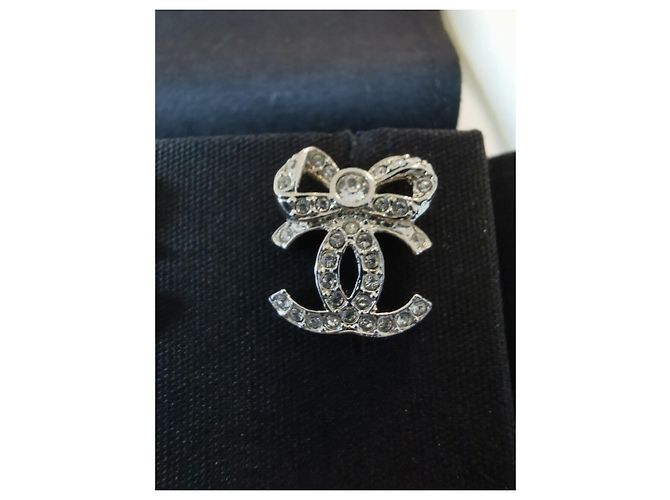 Nastro per orecchini Chanel con logo CC Argento - vista 9