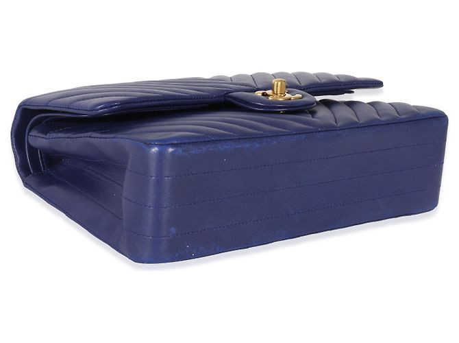 Timeless Chanel Navy Chevron medio classico foderato con patta Blu - vista 5