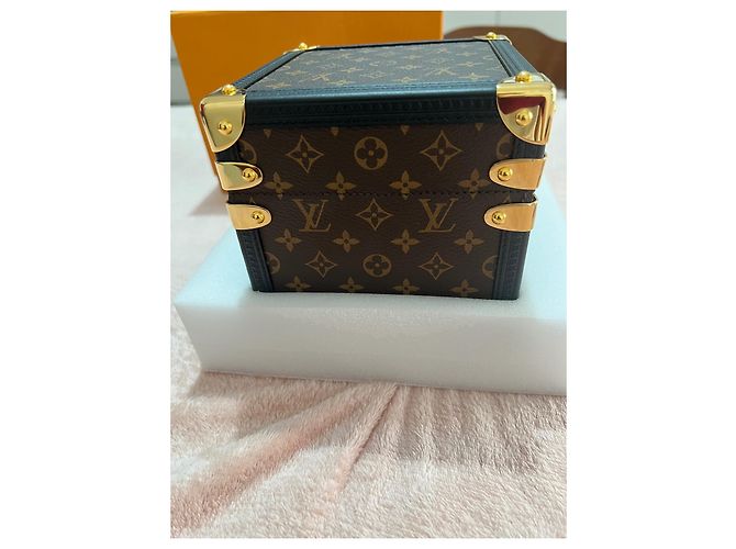 Louis Vuitton Kofferraum-Tischuhr, Quarz, 80MM, stehlen, Monogramm-Leinwand. Braun - Ansicht 10