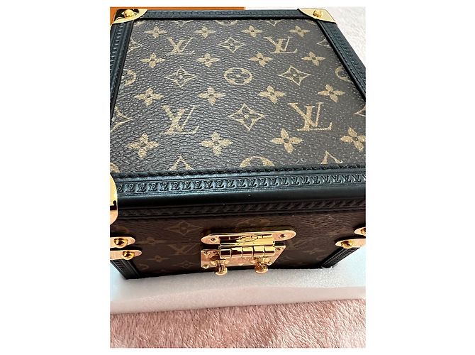 Louis Vuitton Kofferraum-Tischuhr, Quarz, 80MM, stehlen, Monogramm-Leinwand. Braun - Ansicht 11