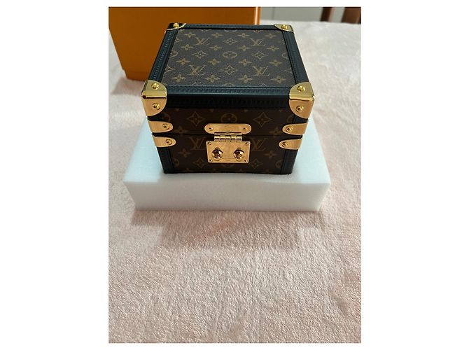 Louis Vuitton Kofferraum-Tischuhr, Quarz, 80MM, stehlen, Monogramm-Leinwand. Braun - Ansicht 14