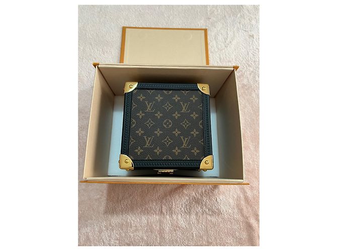 Louis Vuitton Kofferraum-Tischuhr, Quarz, 80MM, stehlen, Monogramm-Leinwand. Braun - Ansicht 16