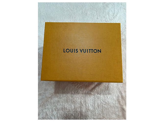 Louis Vuitton Kofferraum-Tischuhr, Quarz, 80MM, stehlen, Monogramm-Leinwand. Braun - Ansicht 17