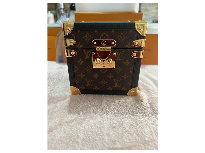 Louis Vuitton Kofferraum-Tischuhr, Quarz, 80MM, stehlen, Monogramm-Leinwand. Braun - Ansicht 8
