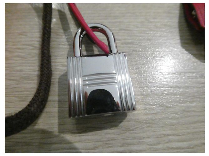 clochette , nuova cerniera e lucchetto Hermès per la borsa per la polvere Hermès Rosa - vista 3