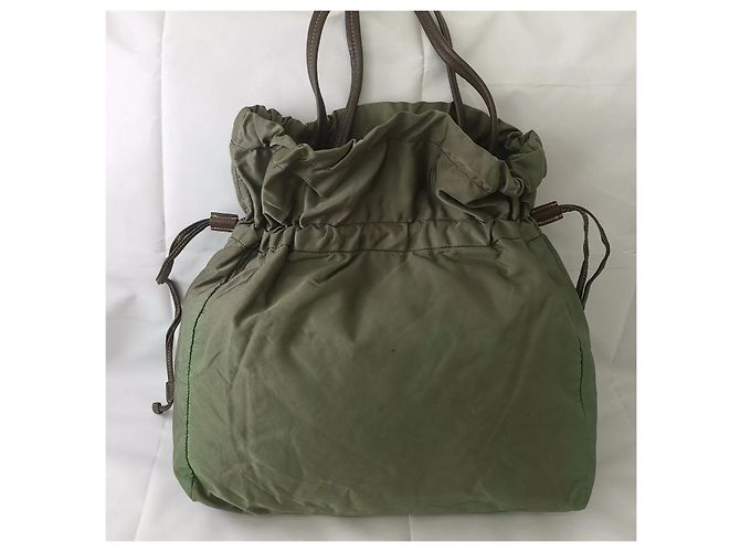 Borsa a tracolla Prada in nylon verde - vista 2