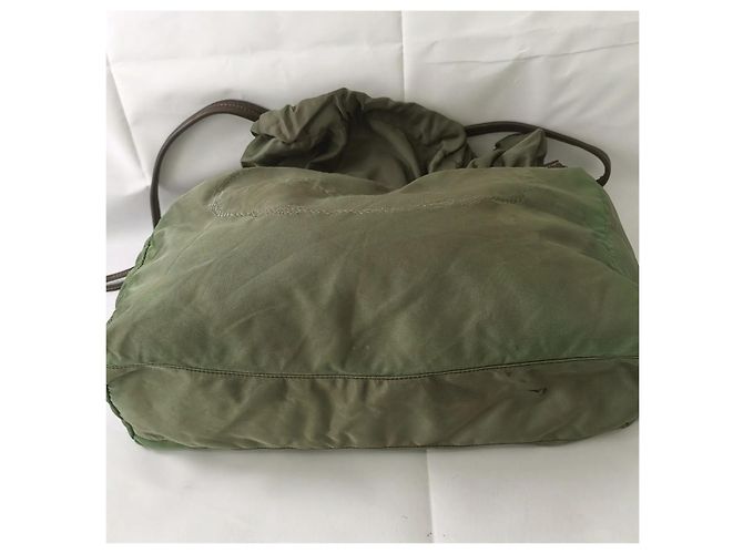Borsa a tracolla Prada in nylon verde - vista 3